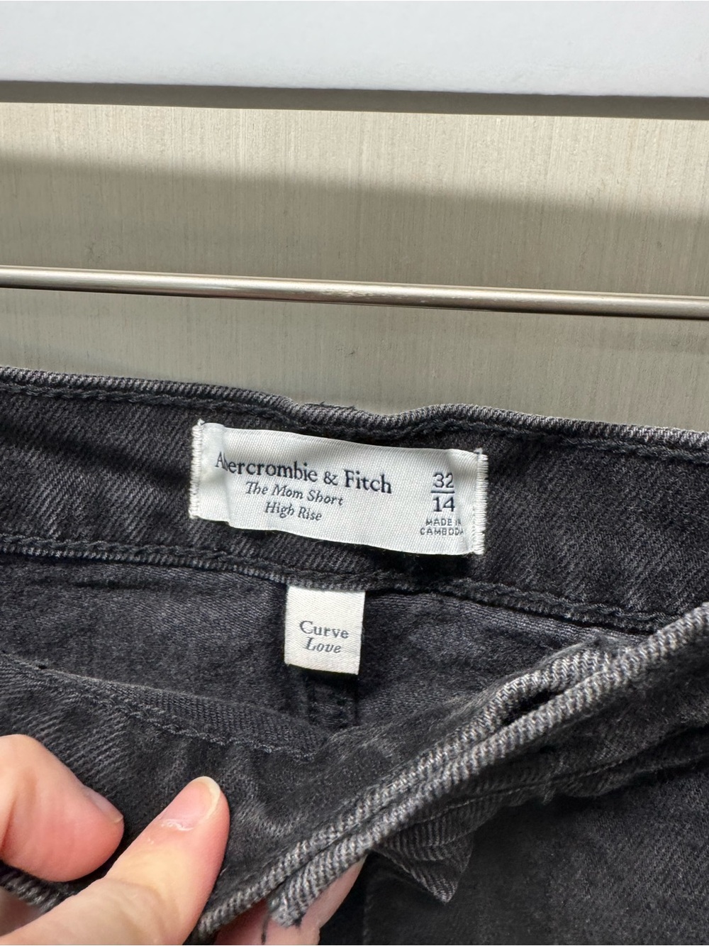 Abercrombie & Fitch High Rise Mom Short - Picture 3 of 4